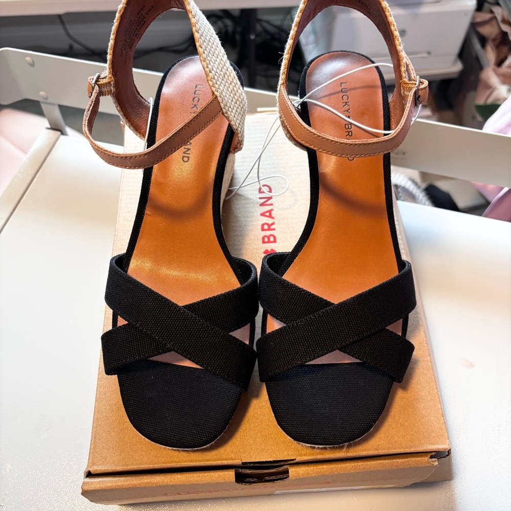 NEW Lucky Brand Maeylee Ladies Wedge in Black Size 8 New In Box - Picture 7 of 10